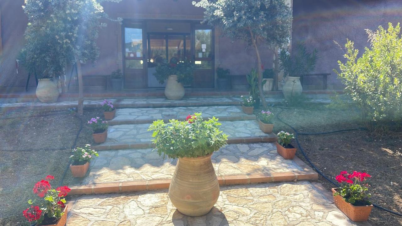 Is Bisus Guest House Castiadas Exterior photo
